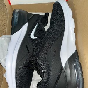Nike Airmax motion 2 NWB